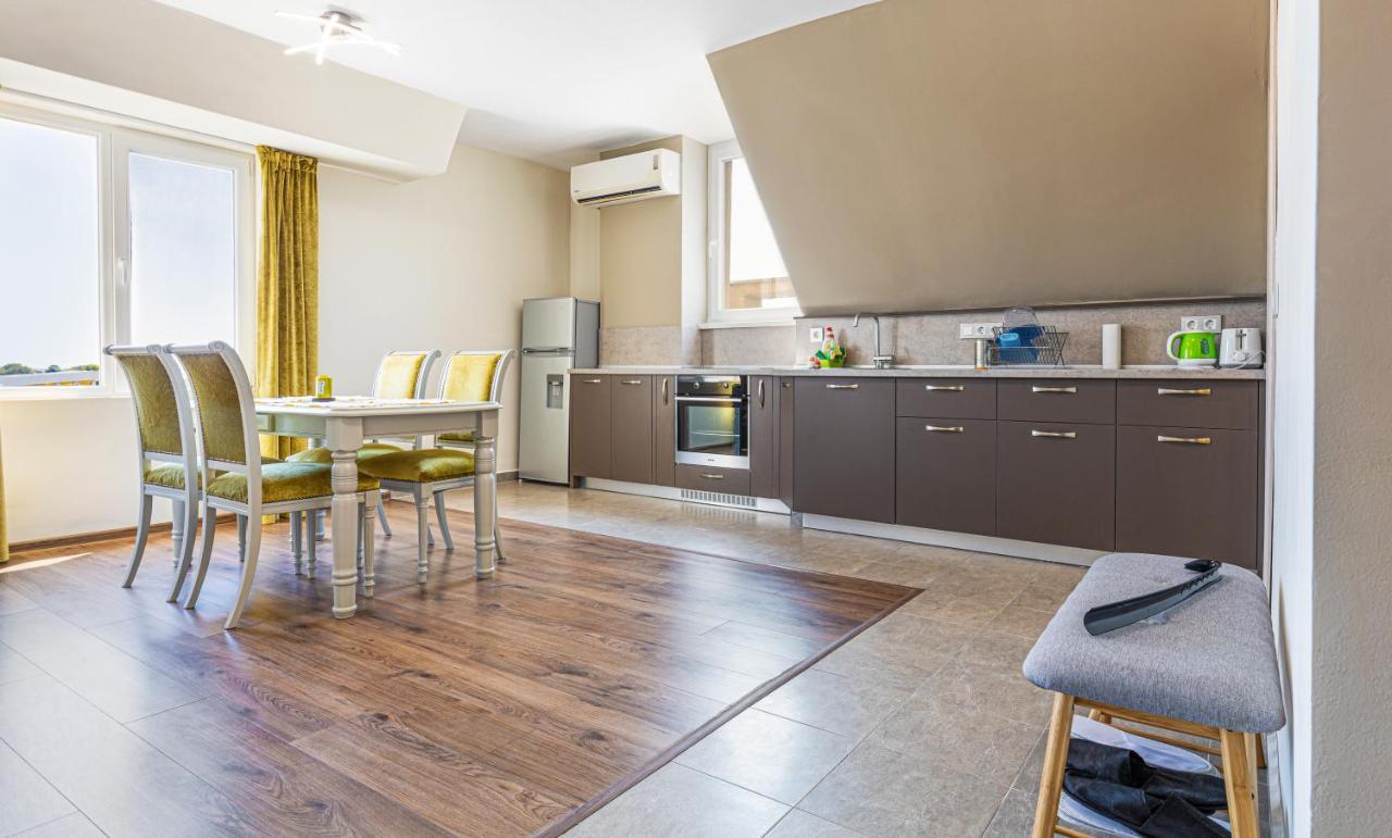Ferienwohnung Fancy 1Bd Penthouse With Terrace Near The Centre By Flat Mаnager Plowdiw Exterior foto